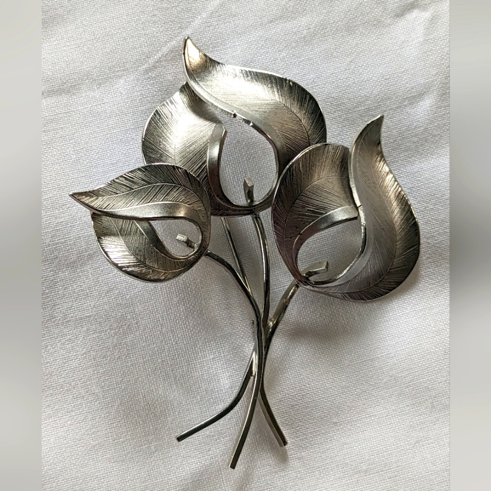 Vintage Giovanni Brooch Silver Tone Triple Leaf Brushed Pin